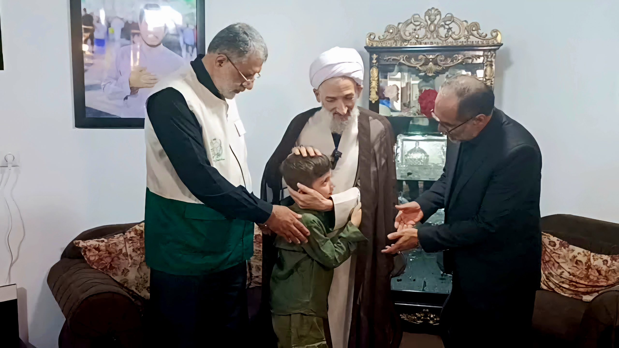 ابلاغ سلام تولیت آستان قدس رضوی به خانواده شهید محمد قدرتی در ساری