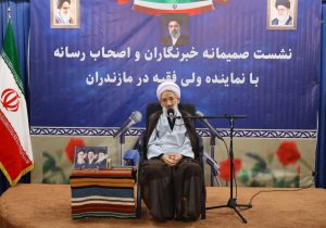 آیت‌الله محمدی لائینی: خبرنگاران در خط مقدم جنگ رسانه‌ای قرار دارند