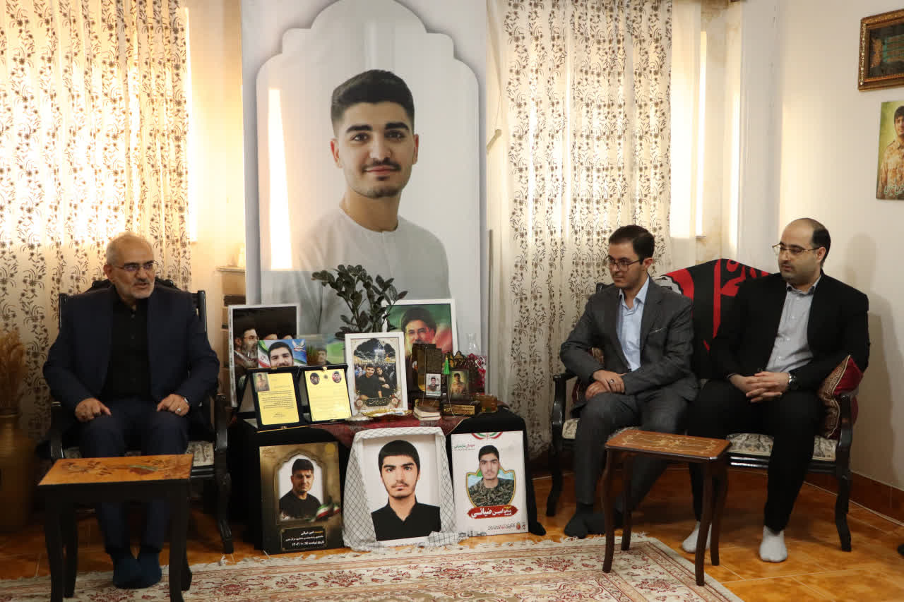 دیدار وزیر اسبق فرهنگ و ارشاد اسلامی با خانواده شهید مدافع امنیت «امین ضیایی» در ساری