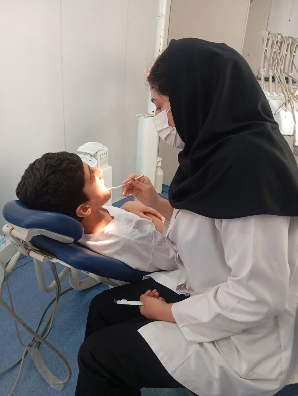 خدمت جهادی دندانپزشکان، لبخند را به کودکان پایین‌کولا هدیه داد
